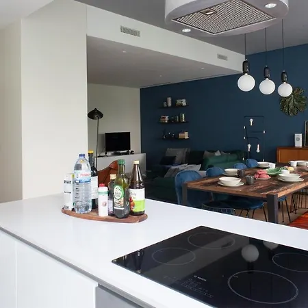 Plum Guide - The Night Owl Apartment Lisbon