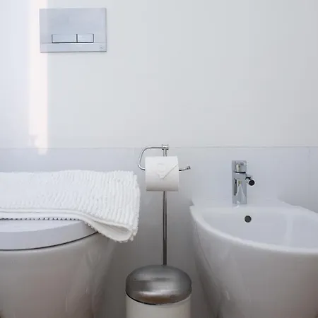 Apartment Plum Guide - The Night Owl